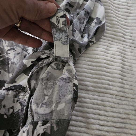Rock & Republic Camouflage Button-Up Shirt Size L - Picture 5 of 6